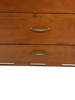 Petite commode vintage des années 1960 en chêne.
