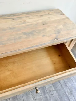 Petite console