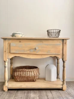 Petite console