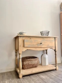 Petite console