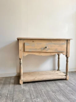 Petite console
