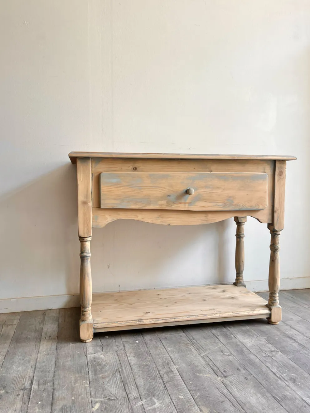 Petite console