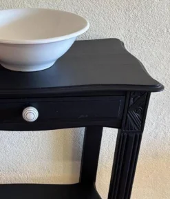 Petite console Art déco revisitée – bois noir mat avec tiroir