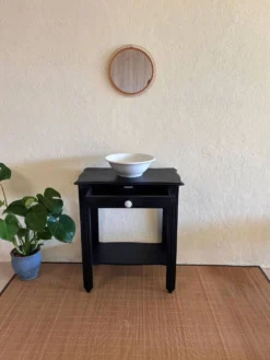 Petite console Art déco revisitée – bois noir mat avec tiroir