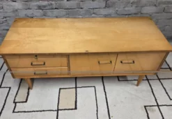 Petite enfilade vintage années 50/60 en bois blond – pieds fuselés
