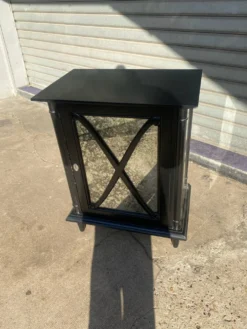 Petite meuble noir