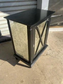 Petite meuble noir
