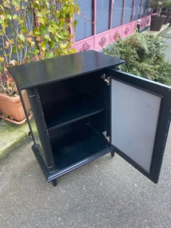 Petite meuble noir