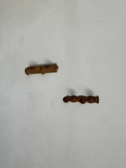 Petite patère à deux accroches en pin boutons ronds plats H8