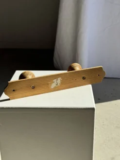 Petite patère à deux accroches en pin bouton ronds H5