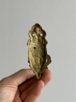 Petite patère en métal doré motif nœud
