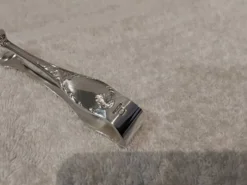 Petite pince à sucre métal argenté orfèvre Christofle Marly 11,3cm