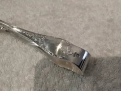 Petite pince à sucre métal argenté orfèvre Christofle Marly 11,3cm