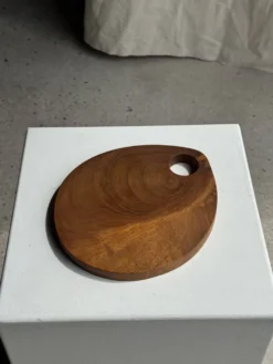 Petite planche à découper en teck monoxyle circulaire à anse 22 x 13