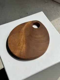 Petite planche à découper en teck monoxyle circulaire à anse 22 x 13