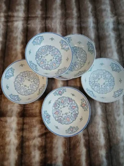 7 petites assiettes creuses Salins France