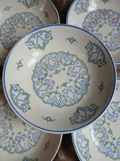 7 petites assiettes creuses Salins France