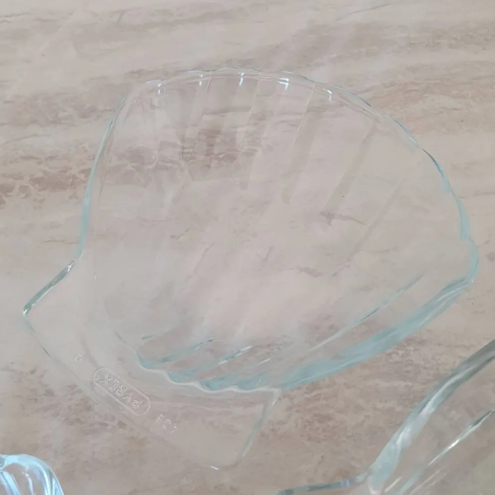 8 petites assiettes de présentation / moules en verre transpar