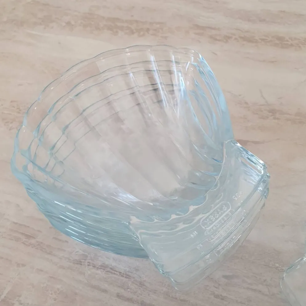 8 petites assiettes de présentation / moules en verre transpar