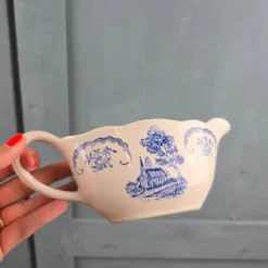 Petite saucière Digoin Bernadette – Faïence ancienne décor bleu campagne