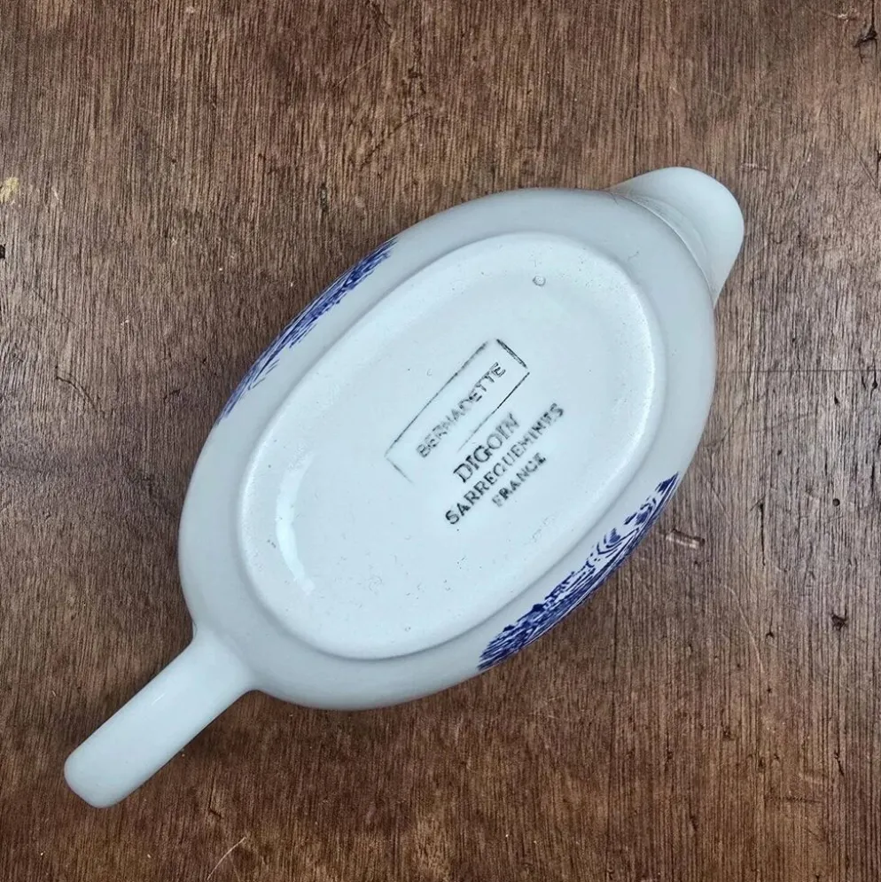 Petite saucière Digoin Bernadette – Faïence ancienne décor bleu campagne