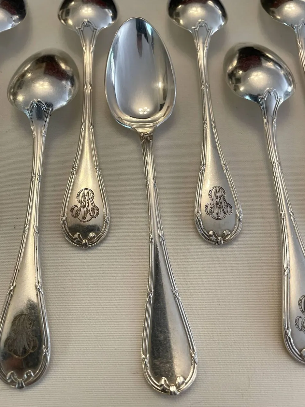 12 petites cuillères Christofle métal argenté (style Louis XVI Rubans)