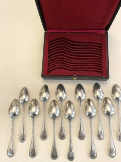 12 petites cuillères Christofle métal argenté (style Louis XVI Rubans)