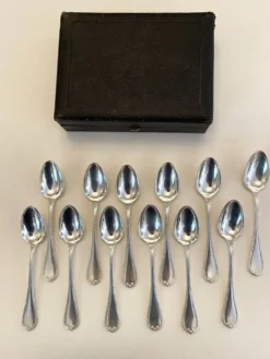 12 petites cuillères Christofle métal argenté (style Louis XVI Rubans)