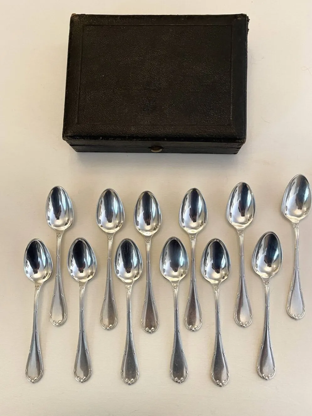 12 petites cuillères Christofle métal argenté (style Louis XVI Rubans)