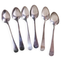 Petites cuillères en métal argenté .