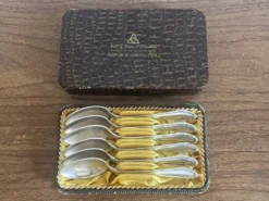 Petites cuillères en métal argenté