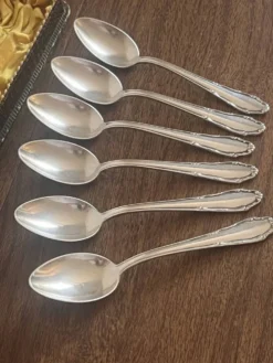 Petites cuillères en métal argenté