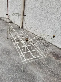 Petite sellette a 2 niveaux en metal et bois 1960