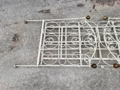 Petite sellette a 2 niveaux en metal et bois 1960