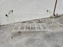 Petite sellette a 2 niveaux en metal et bois 1960