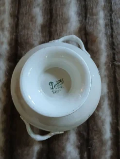 Petite soupière ancienne en Terre de fer