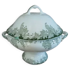 Petite soupière ancienne en Terre de fer
