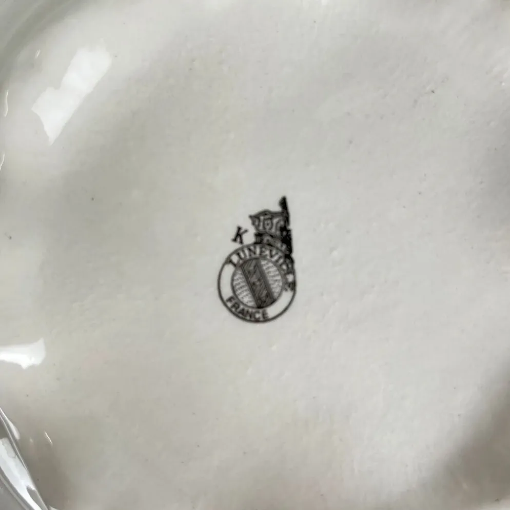 Petite soupière KG Lunéville, modèle "Réverbère", motif rose