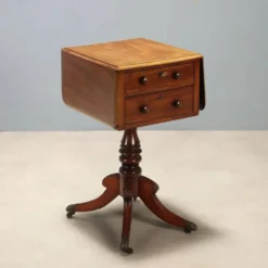 Petite table ancienne victorienne en acajou avec incrustations, Angleterre, XIXe siècle