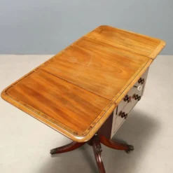 Petite table ancienne victorienne en acajou avec incrustations, Angleterre, XIXe siècle