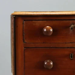 Petite table ancienne victorienne en acajou avec incrustations, Angleterre, XIXe siècle