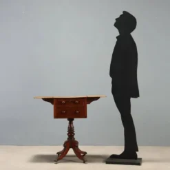 Petite table ancienne victorienne en acajou avec incrustations, Angleterre, XIXe siècle