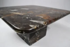 Petite table basse fossilisée vintage, années 1970.