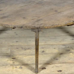 Petite table basse, vers 1920