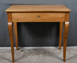 Petite table console en noyer, époque Restauration – début XIXe
