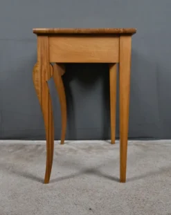 Petite table console en noyer, époque Restauration – début XIXe