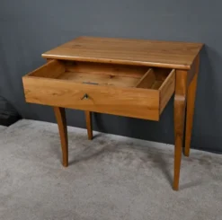Petite table console en noyer, époque Restauration – début XIXe