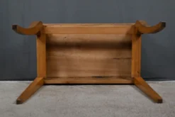 Petite table console en noyer, époque Restauration – début XIXe