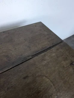 Petite table à écrire Louis XV en noyer à un tiroir