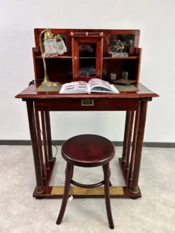 Petite table à écrire sécession